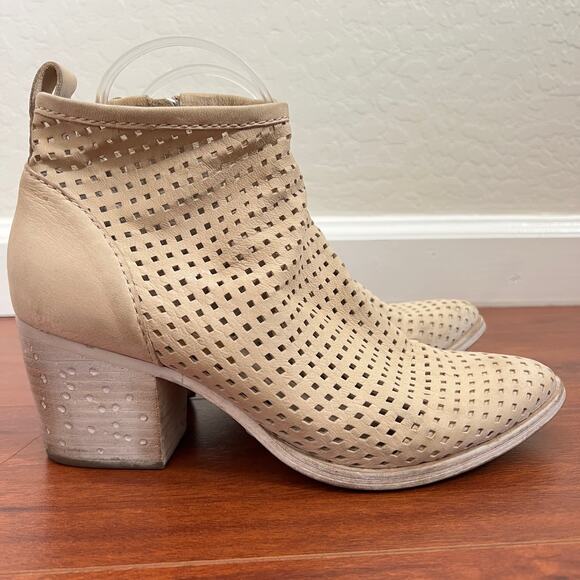 Dolce Vita Cream Whitewash Block Heel Almond Toe Perforated Booties Womens 8 - Picture 11 of 14